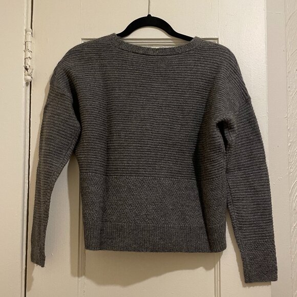 NWOT Like New Eileen Fisher Gray Wool Textured Thick Boxy V-Neck Sweater Size PP - Picture 2 of 6